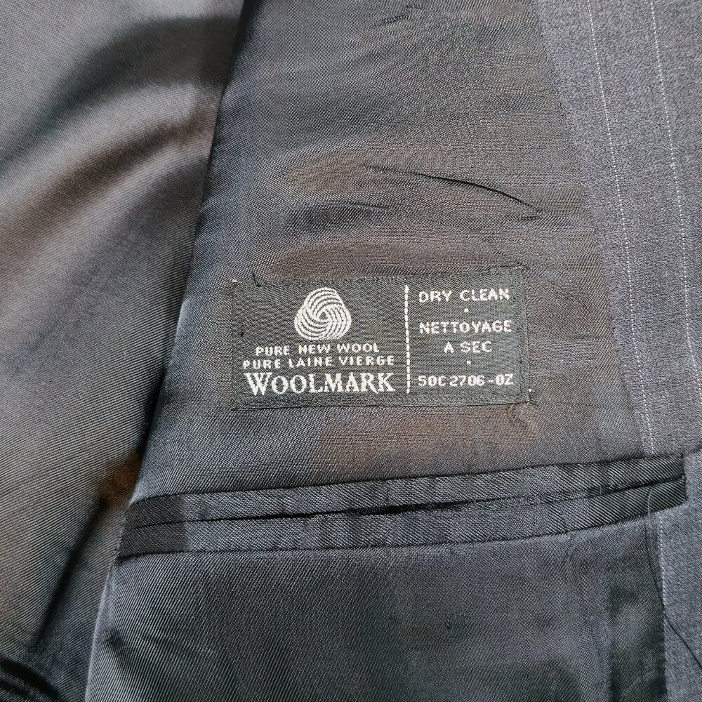 Ralph Lauren Blazer 100% Virgin Wool Pinstripe Made in Canada Size 44L - Picture 4 of 9